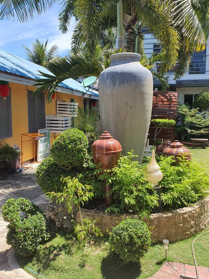 L & M Hearthstones Lodge Oslob Exterior foto